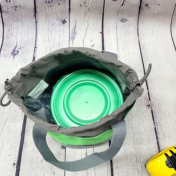 6" 1 Qt Green LocknLock with its own Carrying Case NIB! Set Of Two - Picture 5 of 8